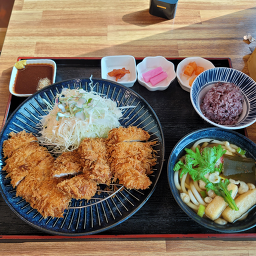 Donkacheuudongdwaerangiurangi (돈카츠우동돼랑이우랑이) 3