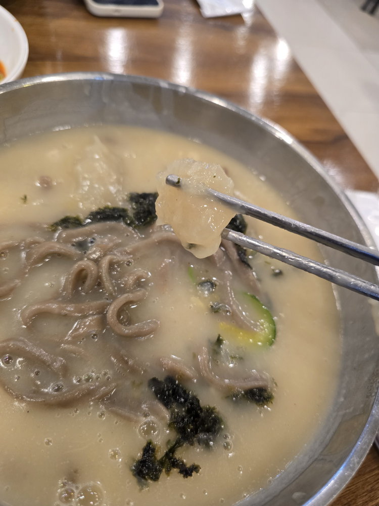 Wonjoongsimimemilkalguksu (원조옹심이메밀칼국수) 1