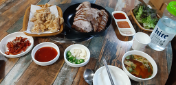 Yeongyeongwangjokbal (영영왕족발) 1