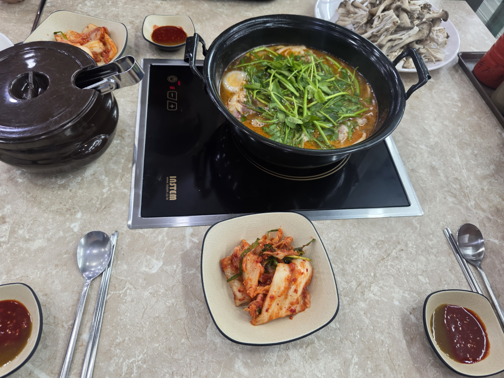 청년농부 버섯칼국수 6