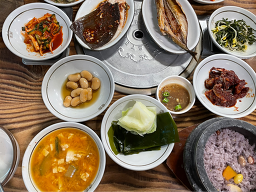 Myeongmungadeun (명문가든) 1
