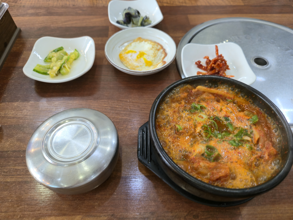 Jangteogamasotsundaegukbap (장터가마솥순대국밥) 1