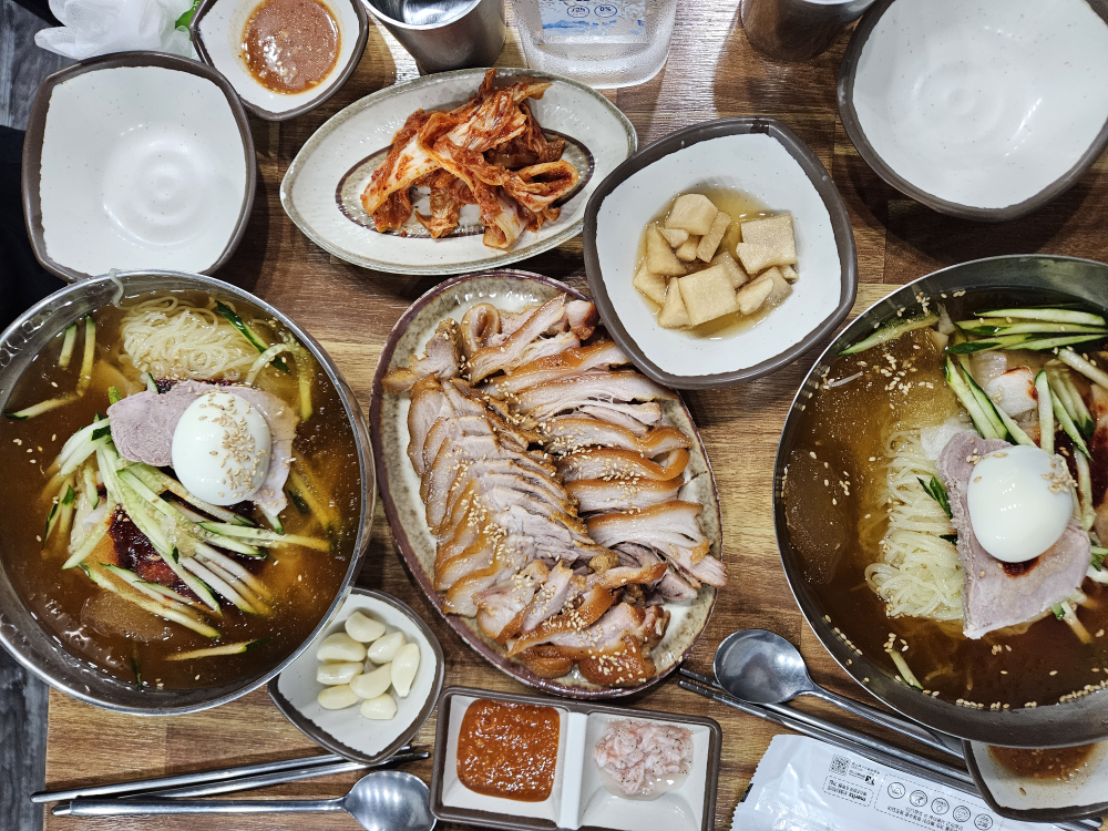 Daeyeonmilmyeonjokbal (대연밀면족발) 3