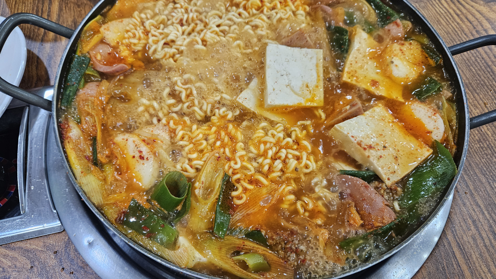 Keunsonuijeongbubudaejjigae 1