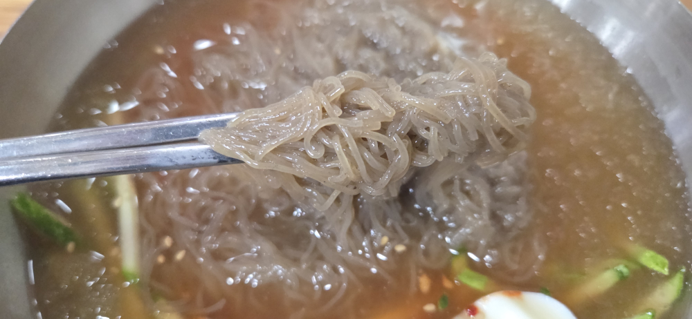 Jjomaemaeunnaengmyeon 1