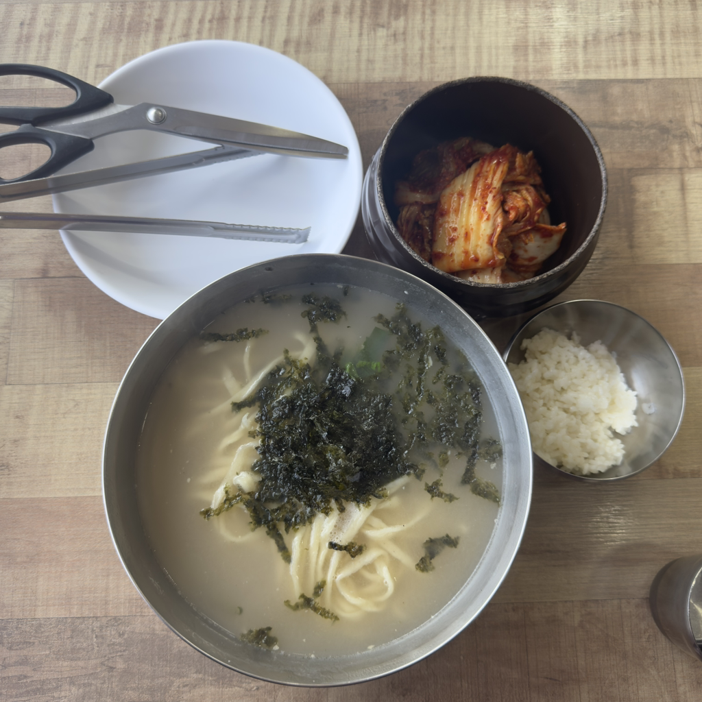 Milmikalguksujeonmun (밀미칼국수전문) 2