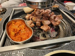 Teukdwaeji mokdongjeom 6