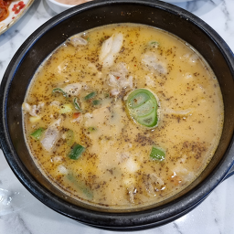 Sinuijuchapssalsundae (신의주찹쌀순대) 1