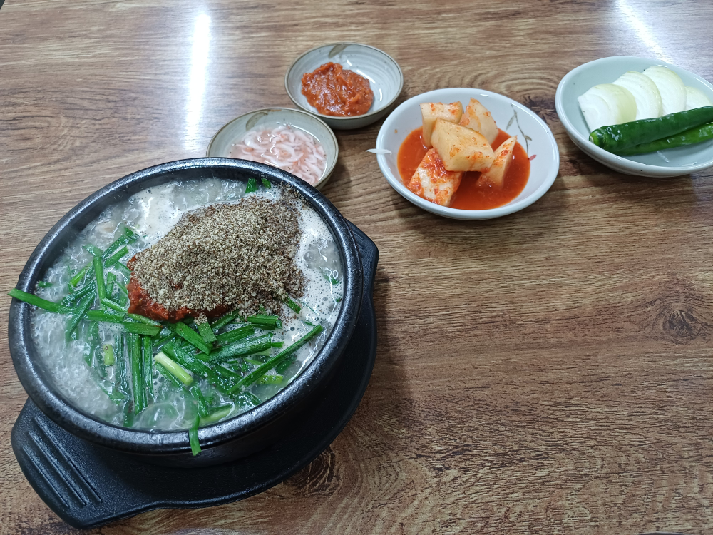Sinuijusundaeguk (신의주순대국) 3