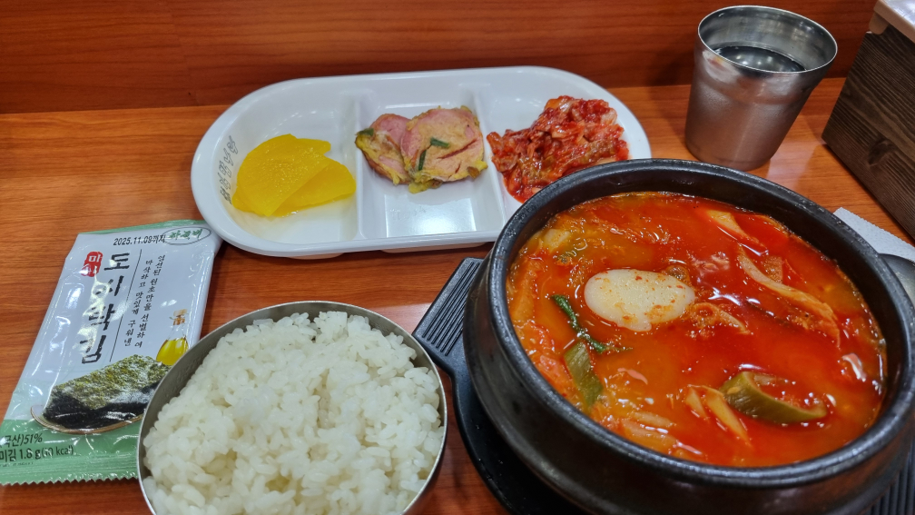 Gimbamnarahaenamjeom (김밥나라해남점) 3