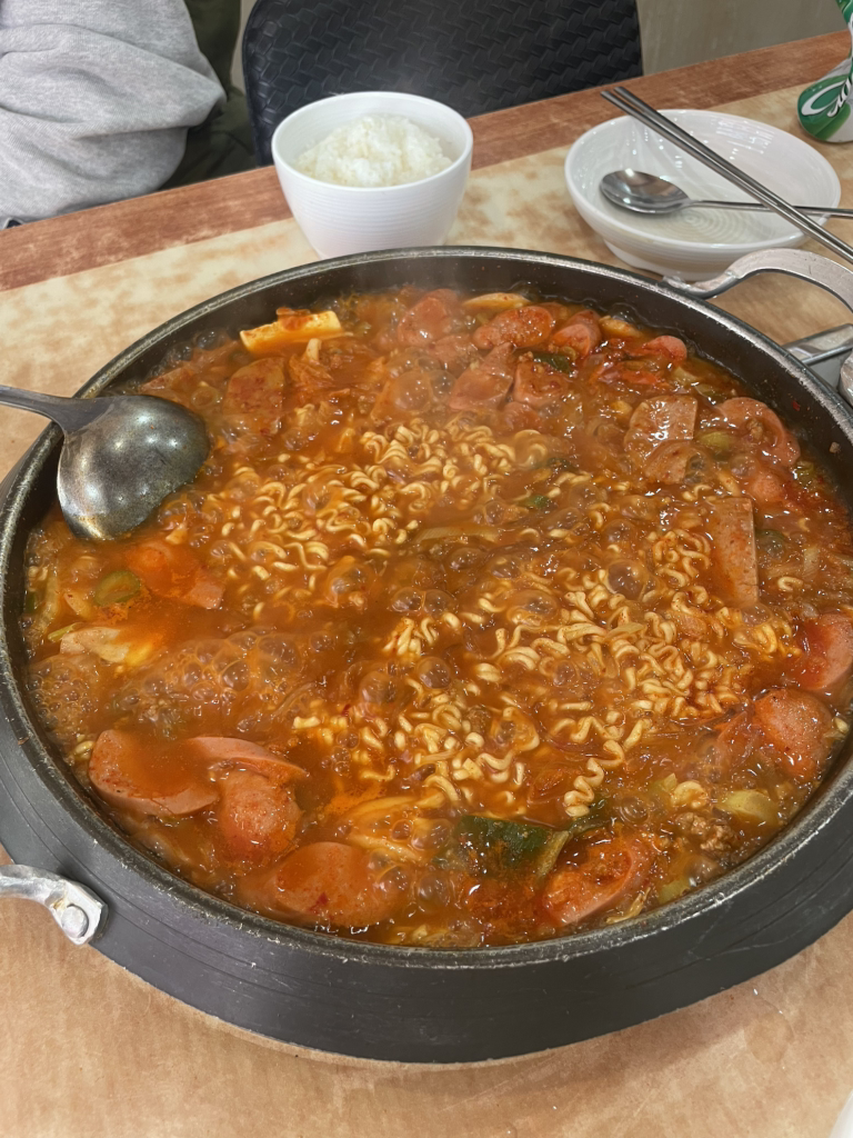 솥뚜껑부대찌개 1