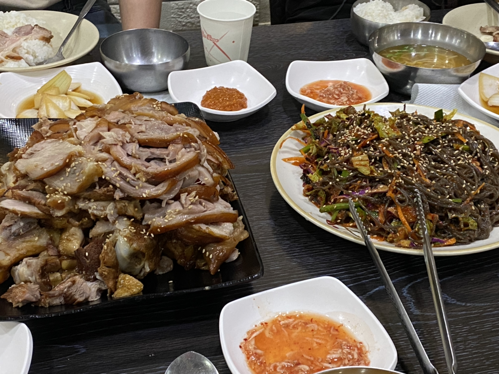 Janginjokbal (장인족발) 1