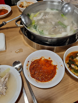 Jongrobaekbujangjip dakhanmari (종로백부장집 닭한마리) 3