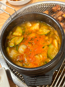 Yuyeondwaejigalbi (유연돼지갈비) 1