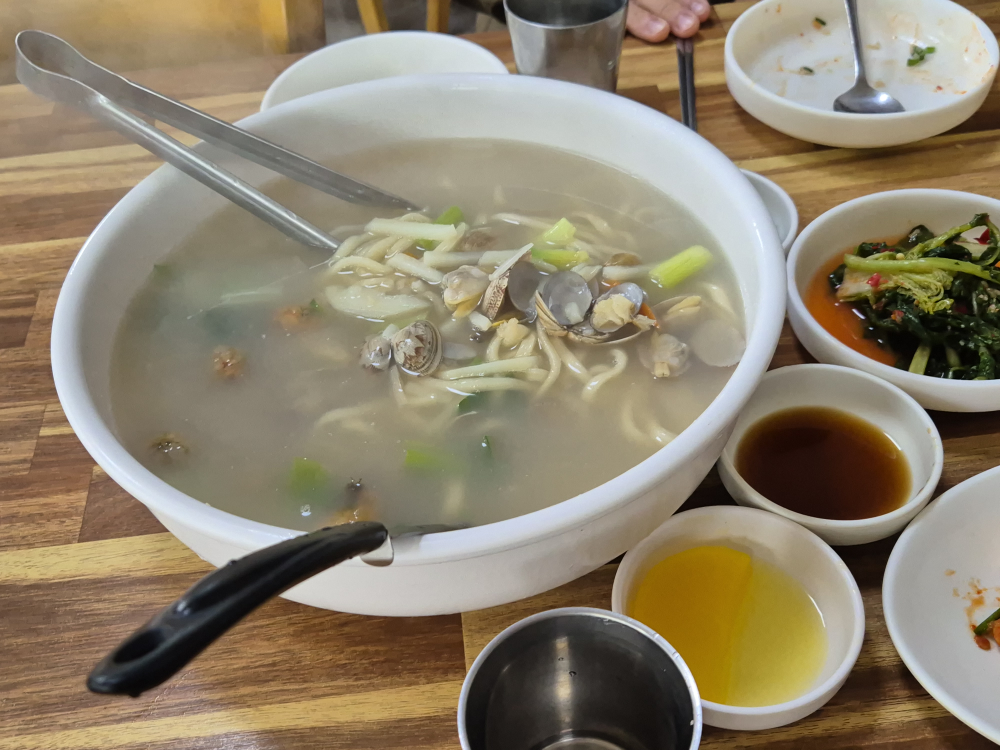 영흥도바지락해물칼국수 2