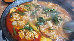 Hyeongjemuldakgalbi (형제물닭갈비) 3