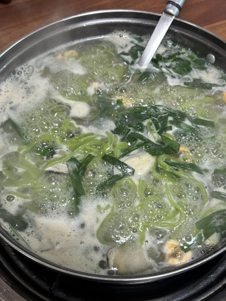홍굴부추칼국수 2