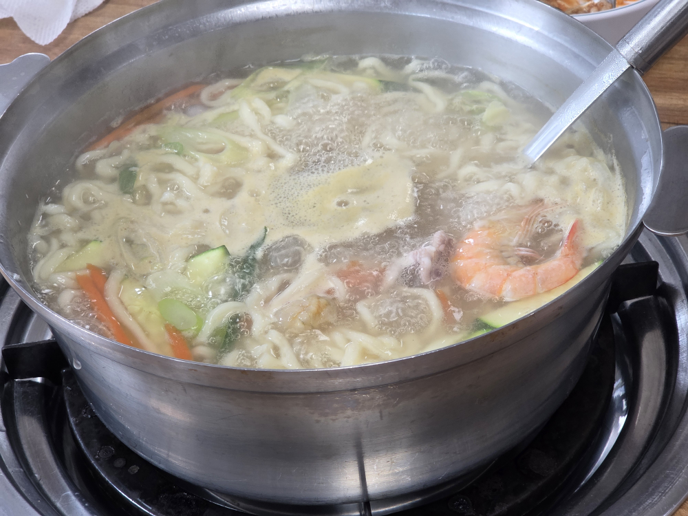 Seokchunhaemulkalguksu (석춘해물칼국수) 1