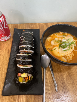 Itaewonwanggimbap (이태원왕김밥) 3