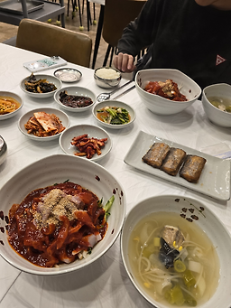 Tteokbauhoetjip (떡바우횟집) 3