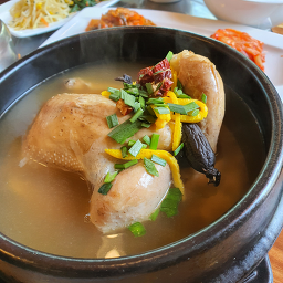 Deoboyangheuksamsamgyetang (더보양흑삼삼계탕) 2