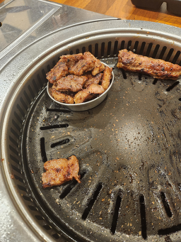 Yongdudongsamgyeopsal (용두동삼겹살) 2