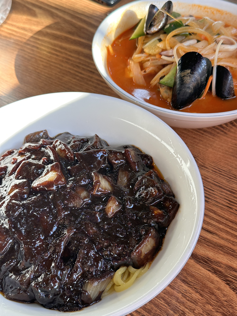 Dukkeobijinjjajang (두꺼비진짜장) 1