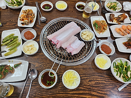 Hosujangeomadang (호수장어마당) 2