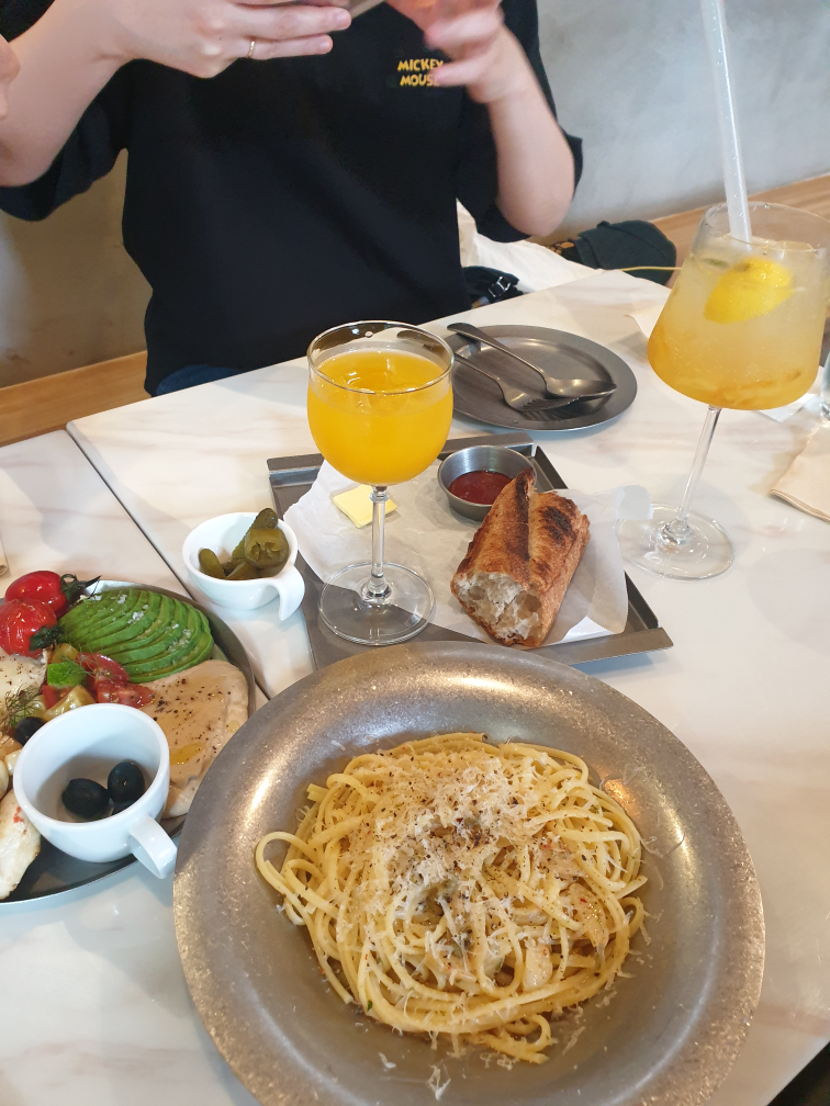 선데이서플라이 대표 사진