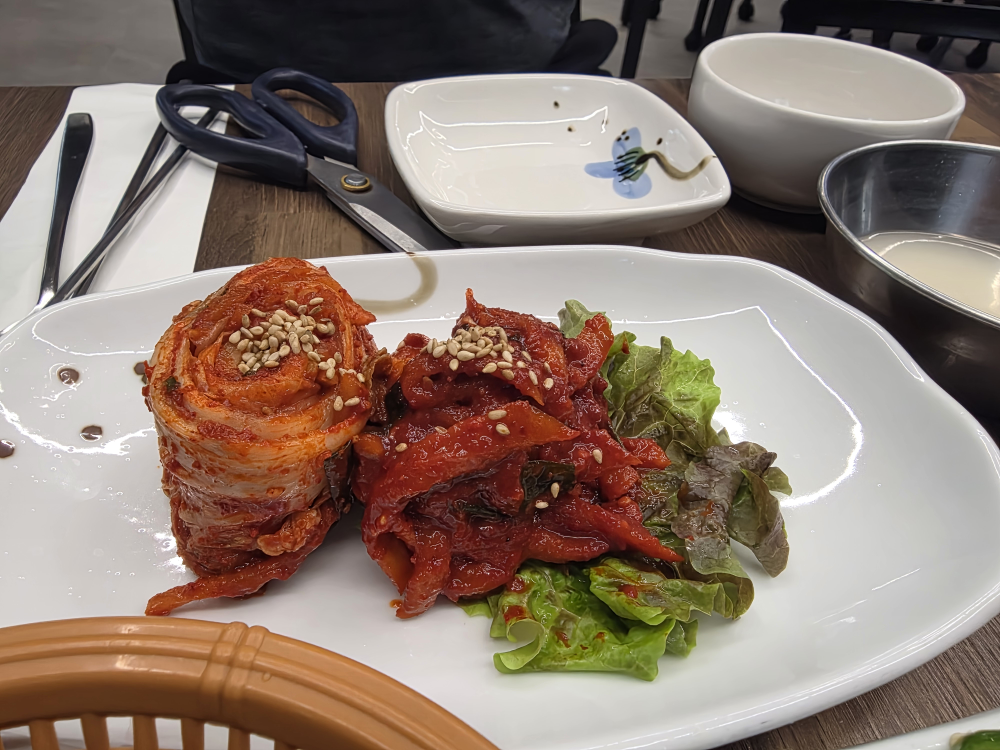 Seosanbossamjokbal (서산보쌈족발) 1