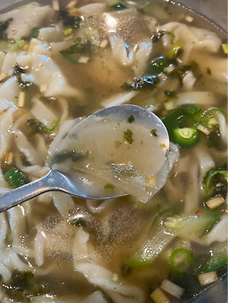Dolgoraesonkalguksu (돌고래손칼국수) 1