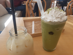 Kapedongneseounjeom (카페동네서운점) 1