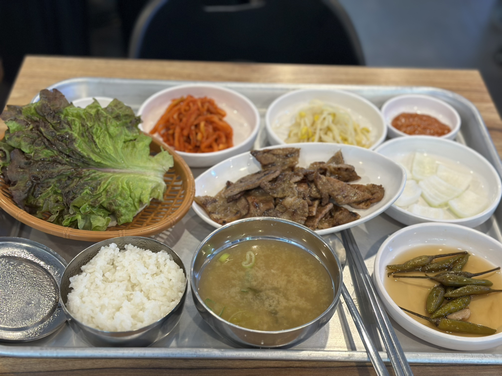 Munraedwaejibulbaek (문래돼지불백) 1