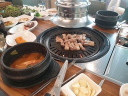 Hwanggeumsutbulgalbi (황금숯불갈비) 1