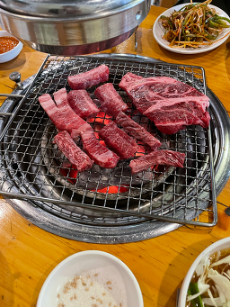 Hongbaksasaenggogi (홍박사생고기) 3