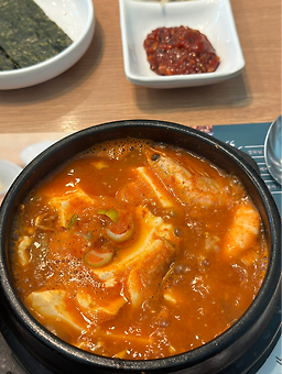 Bukchangdongsundubu busansongdojeom, seutabeokseu (북창동순두부 부산송도점, 스타벅스) 1
