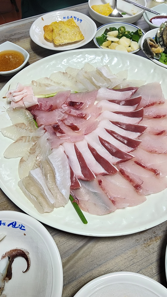 Seommaeulhoetjip (섬마을횟집) 2