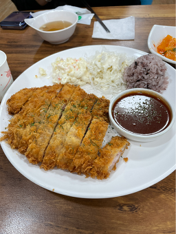 Jingogaedonkkaseu (진고개돈까스) 2