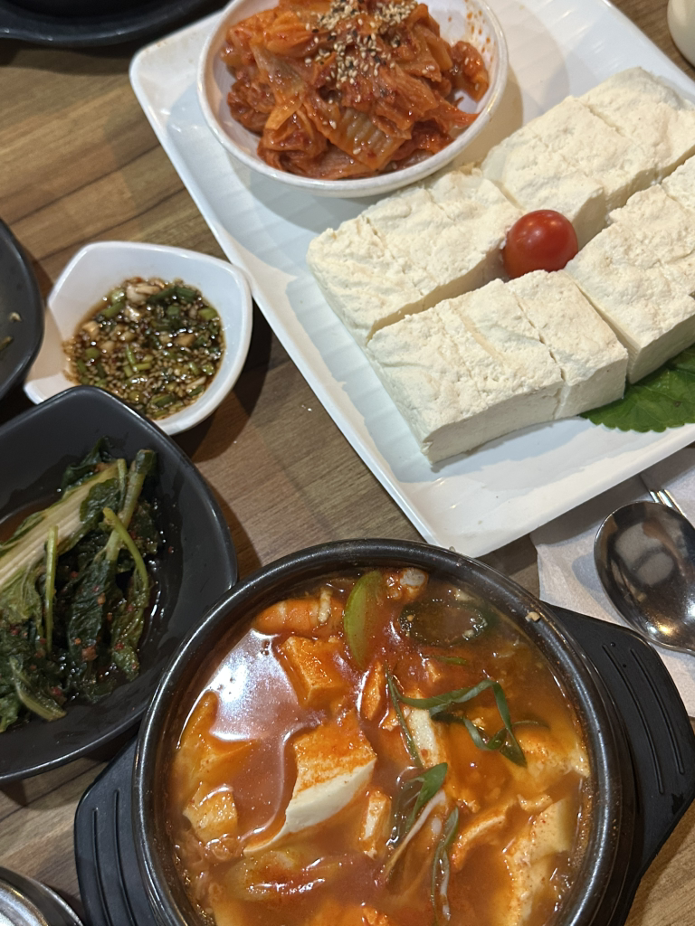Samdaejjaesondubu (삼대째손두부) 2