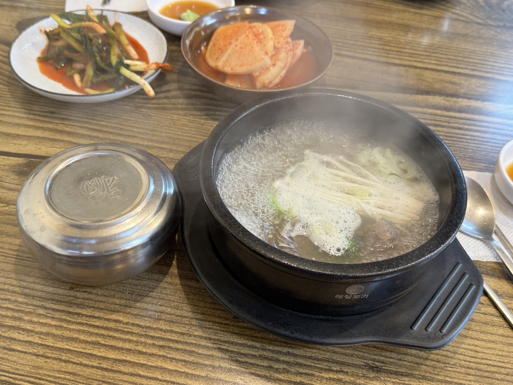 Sanjeonghanusomeorigukbap (산정한우소머리국밥) 2