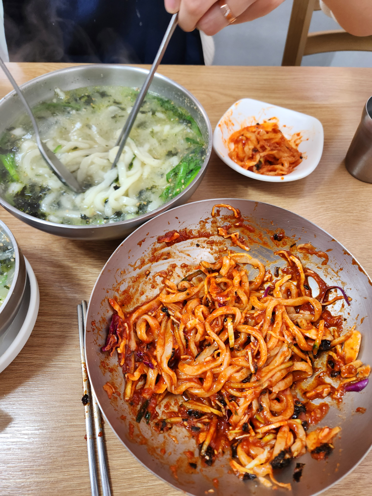 Dongmyeongkalguksu (동명칼국수) 1