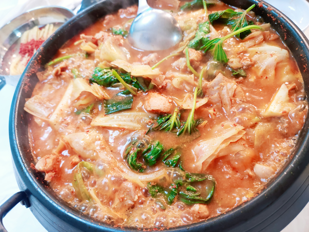 Yangban muldakgalbi (양반 물닭갈비) 1