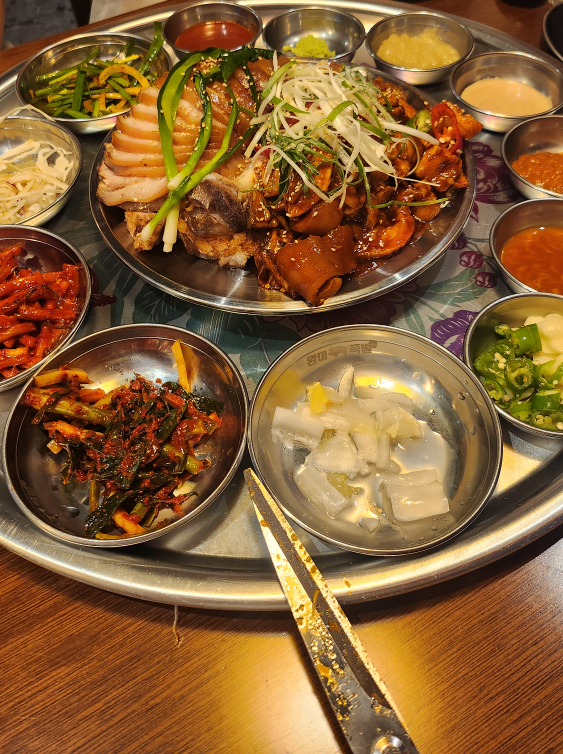 Wanmijokbal (완미족발) 2