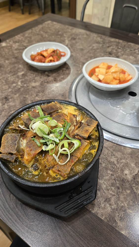 Geodurisiraegigamjatang (거두리시래기감자탕) 3