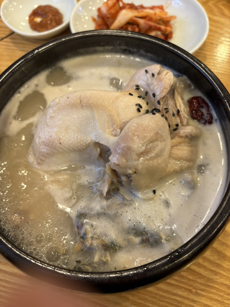 Jihohanbangsamgyetanggwangjang (지호한방삼계탕광장) 2