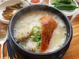 Iucheolhanbangnurungjisamgyetang (이우철한방누룽지삼계탕) 1