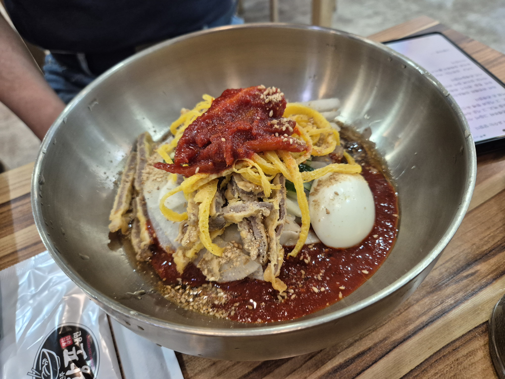 Jinjuhwangponaengmyeon (진주황포냉면) 2