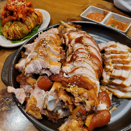 Jokbalyasijang osandaeyeokoe 1 (족발야시장 오산대역외 1) 2