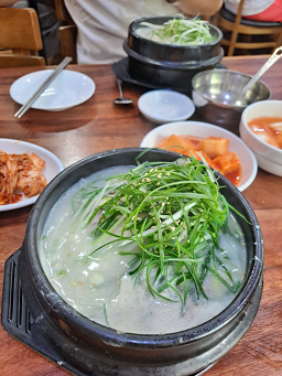 Baejonggwandongraesamgyetang (배종관동래삼계탕) 3