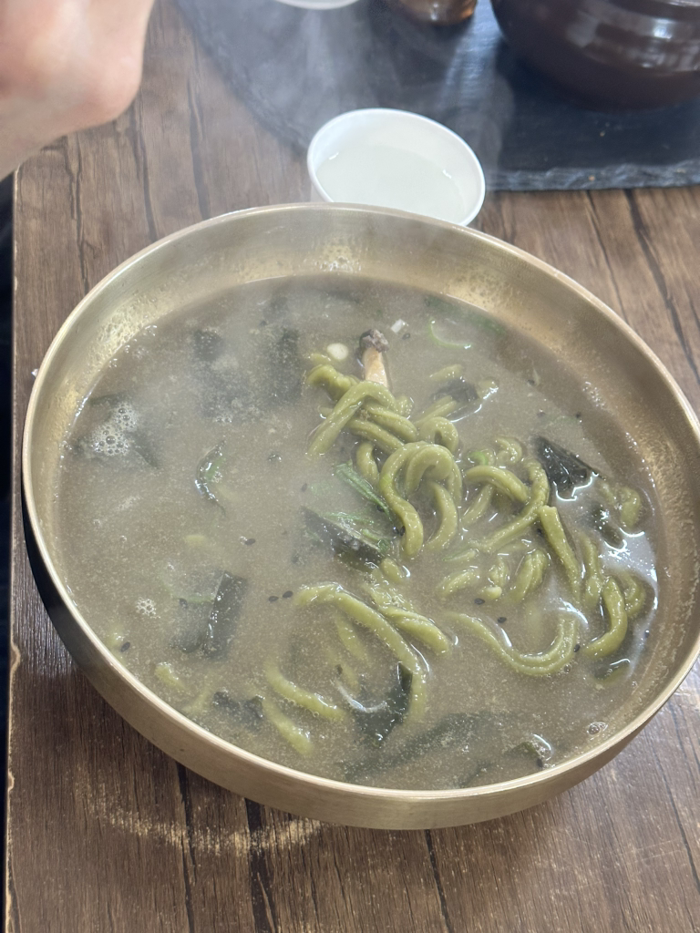 웃뜨르항아리식당 사진 5